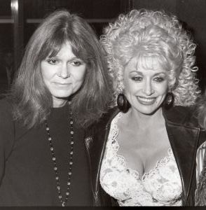 Gloria Steinemand Dolly Parton 1987, NY.jpg